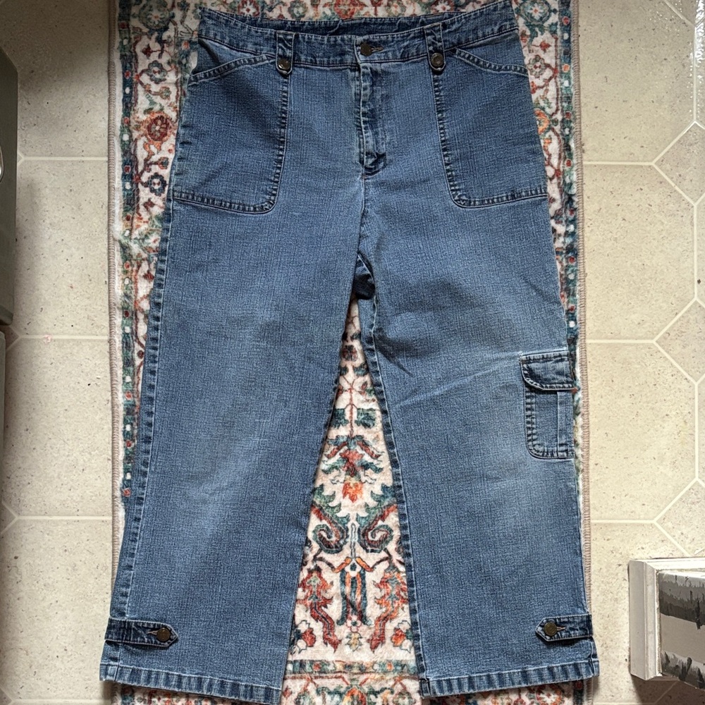 Women's cropped Blue Jeans